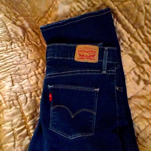 levi's slimming boot